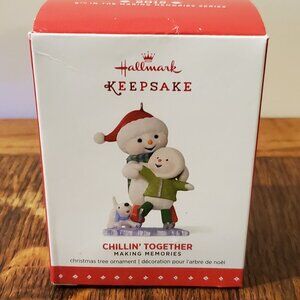 Hallmark Keepsake Making Memories "Chillin' Together" Christmas Ornament